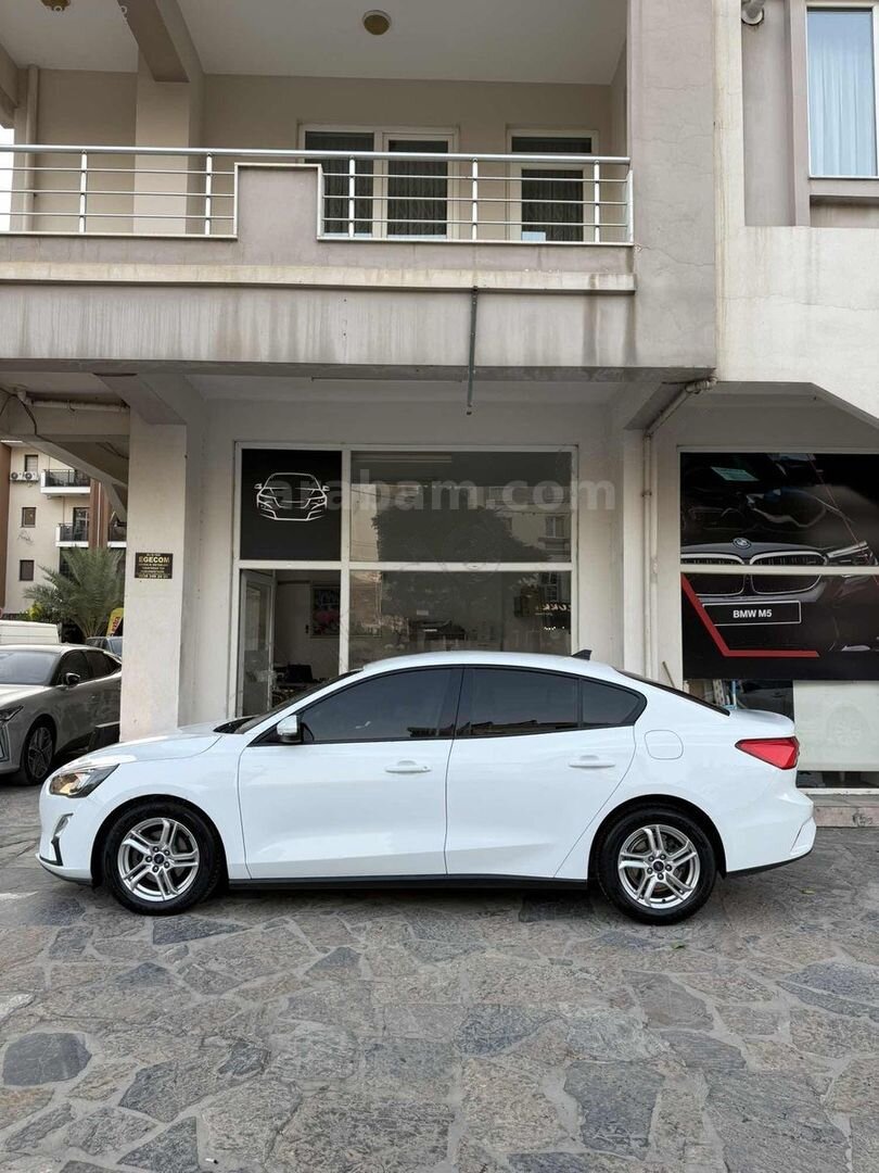 Galeriden Ford Focus 1.5 EcoBlue Trend X 2020 Model Muğla 121.000 km Beyaz 3