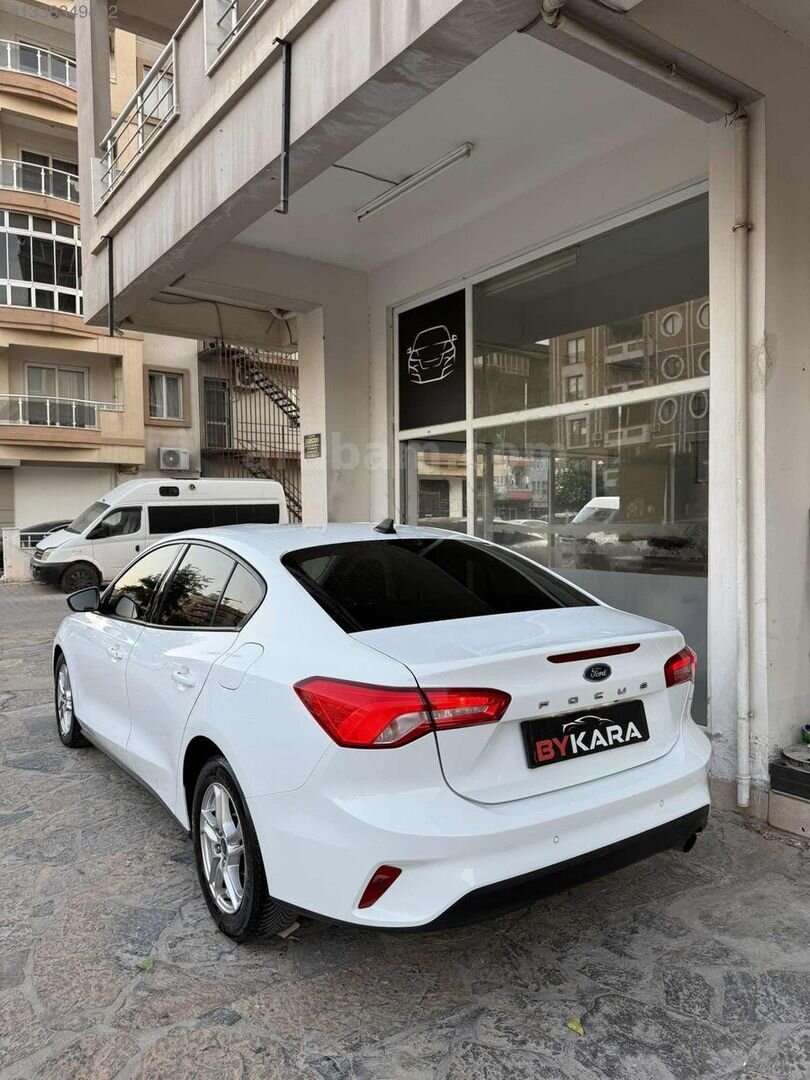 Galeriden Ford Focus 1.5 EcoBlue Trend X 2020 Model Muğla 121.000 km Beyaz 4