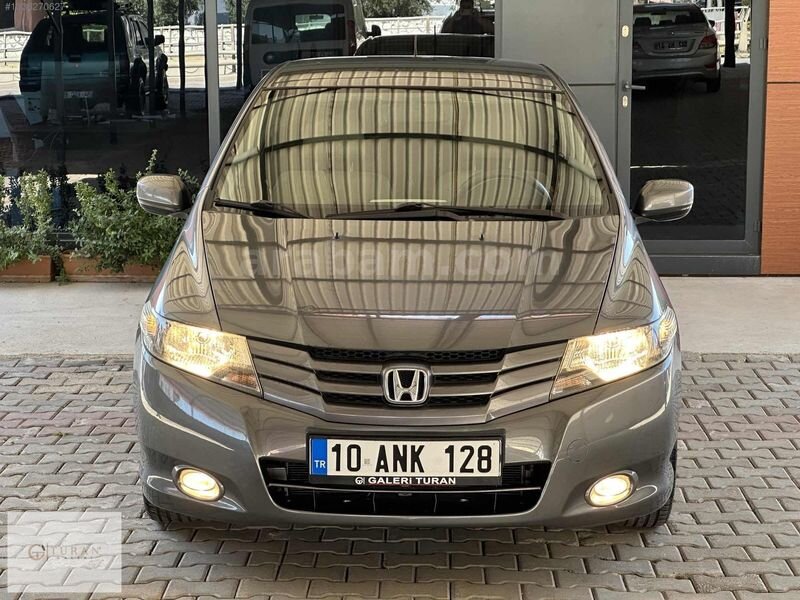 Galeriden Honda City 1.4 ES 2009 Model Sakarya 189.000 km Gri