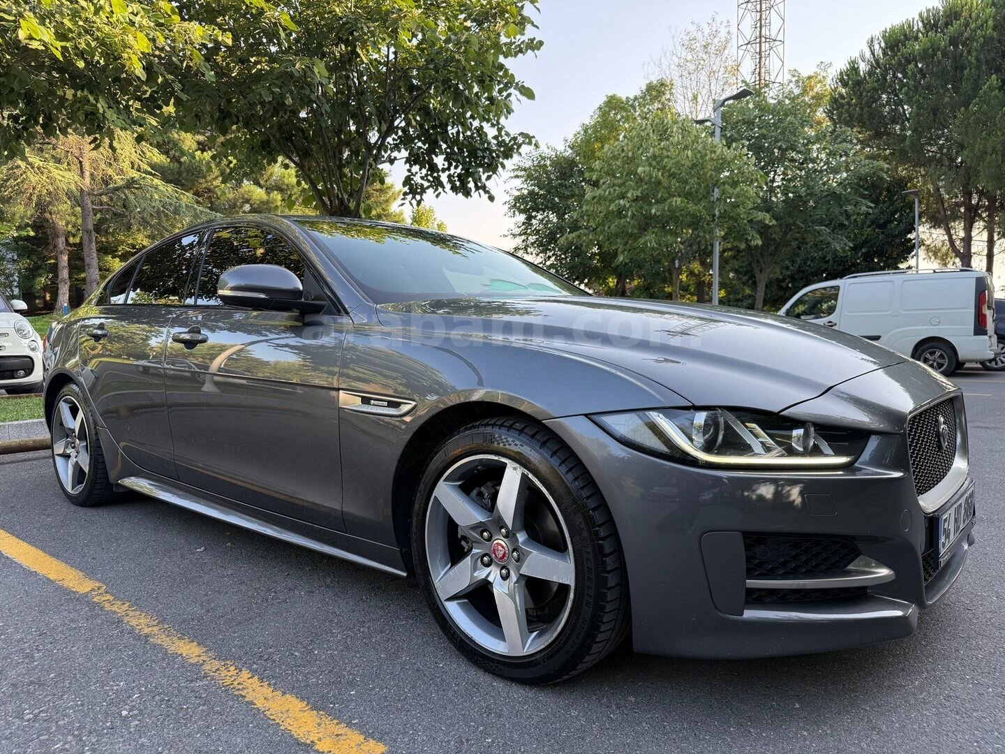 Galeriden Jaguar XE 2.0 D R-Sport Plus 2016 Model Sakarya 135.000 km Füme 6