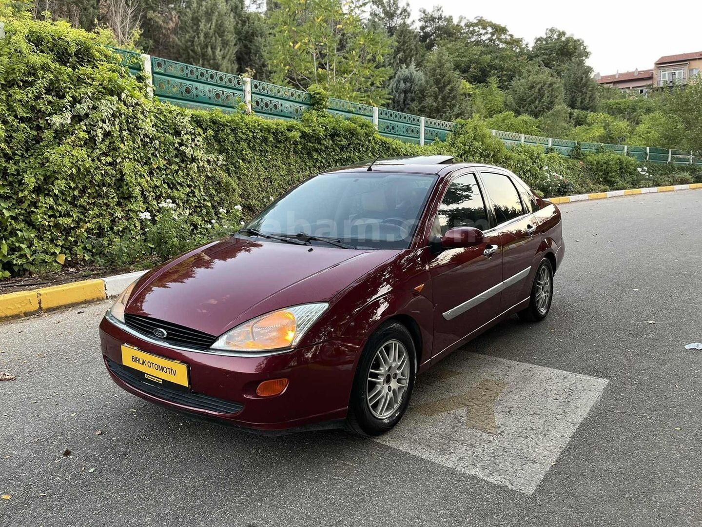 Galeriden Ford Focus 1.6 Ghia 2000 Model Uşak 290.000 km Bordo 5