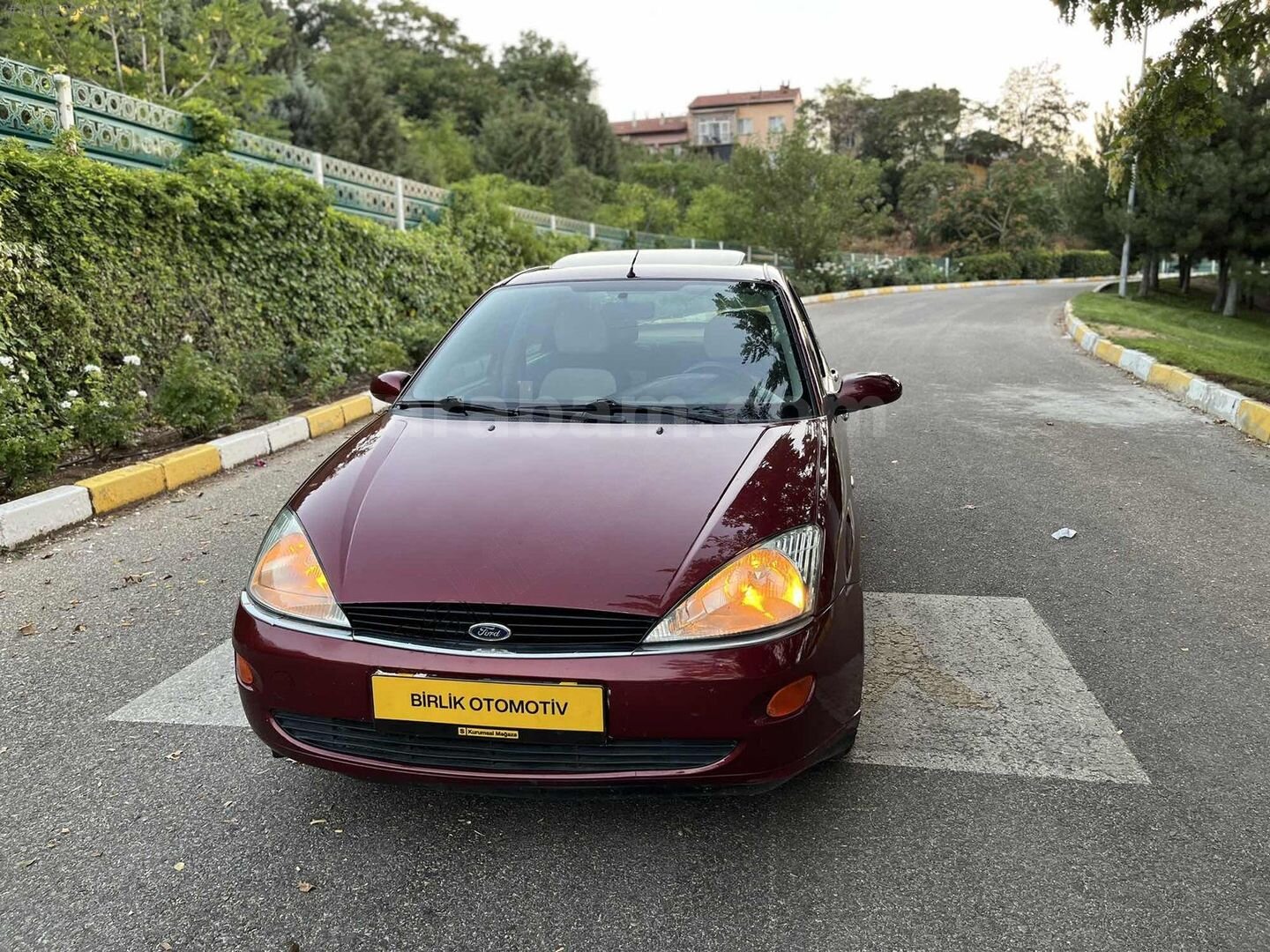 Galeriden Ford Focus 1.6 Ghia 2000 Model Uşak 290.000 km Bordo 3