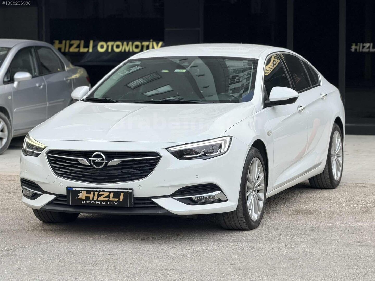 Galeriden Opel Insignia 1.6 CDTI Grand Sport Excellence 2017 Model Adana 202.000 km Beyaz 3