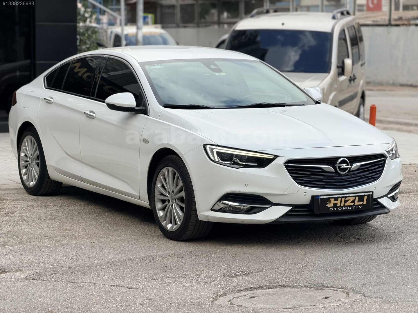 Galeriden Opel Insignia 1.6 CDTI Grand Sport Excellence 2017 Model Adana 202.000 km Beyaz 1