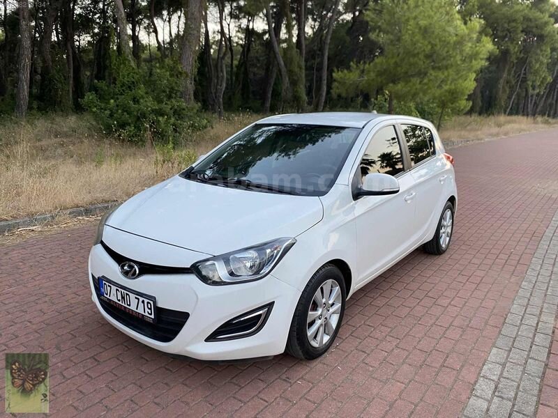 Galeriden Hyundai i20 1.4 CVVT Sense 2012 Model Antalya 124.000 km Beyaz