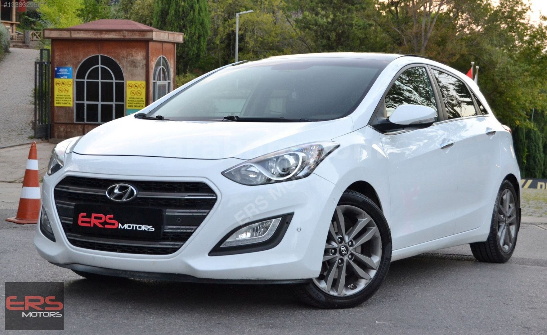 Galeriden Hyundai i30 1.6 CRDi Elite 2015 Model İstanbul 136.000 km Beyaz 1