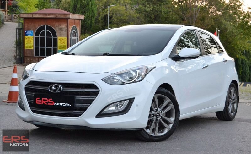Galeriden Hyundai i30 1.6 CRDi Elite 2015 Model İstanbul 136.000 km Beyaz