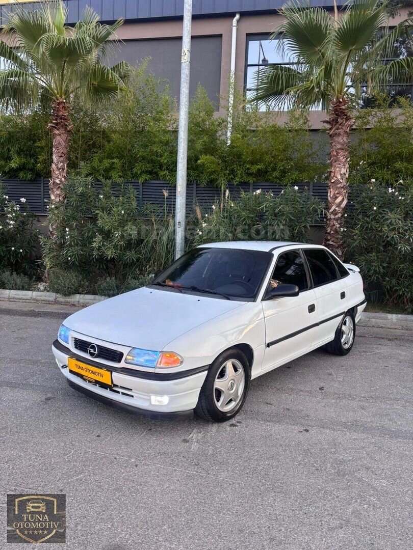 Galeriden Opel Astra 1.6 GL 1996 Model Balıkesir 290.000 km Beyaz 3