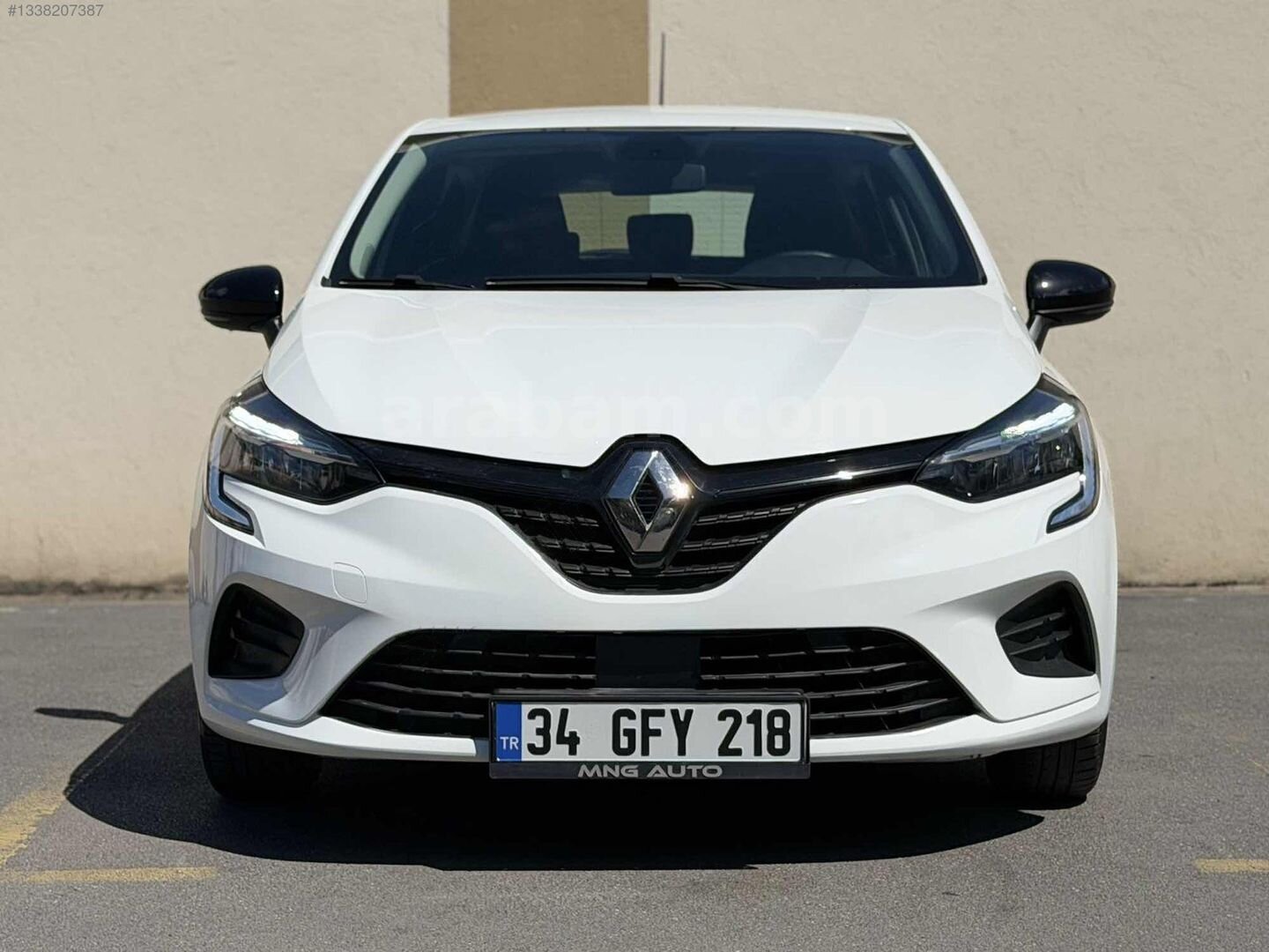 Galeriden Renault Clio 1.0 SCe Joy 2022 Model İstanbul 99.000 km Beyaz 2