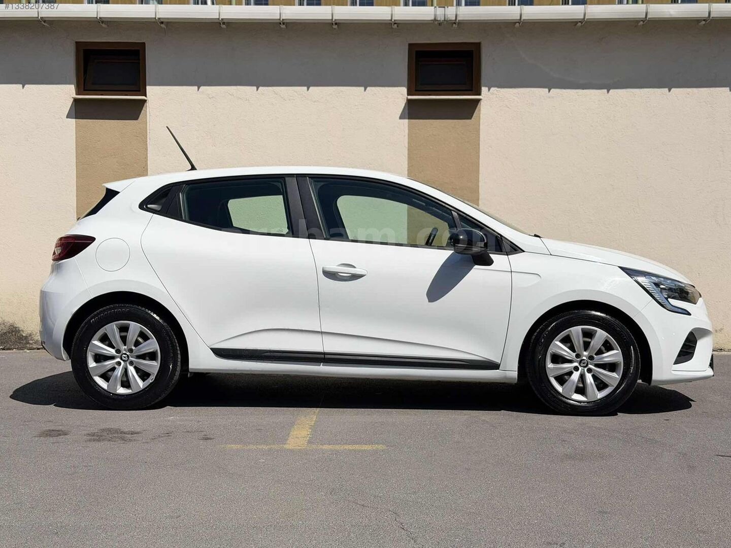 Galeriden Renault Clio 1.0 SCe Joy 2022 Model İstanbul 99.000 km Beyaz 5