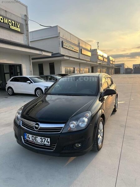 Galeriden Opel Astra 1.4 Essentia 2011 Model Bolu 175.000 km Siyah