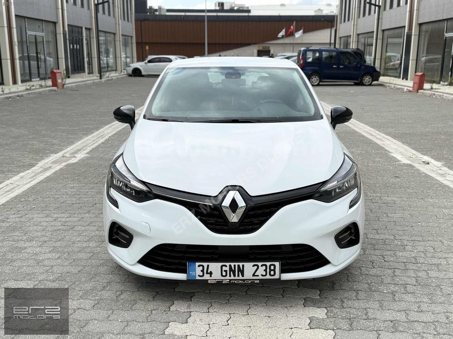 Galeriden Renault Clio 1.0 TCe Touch 2023 Model Düzce 210.000 km Beyaz 1