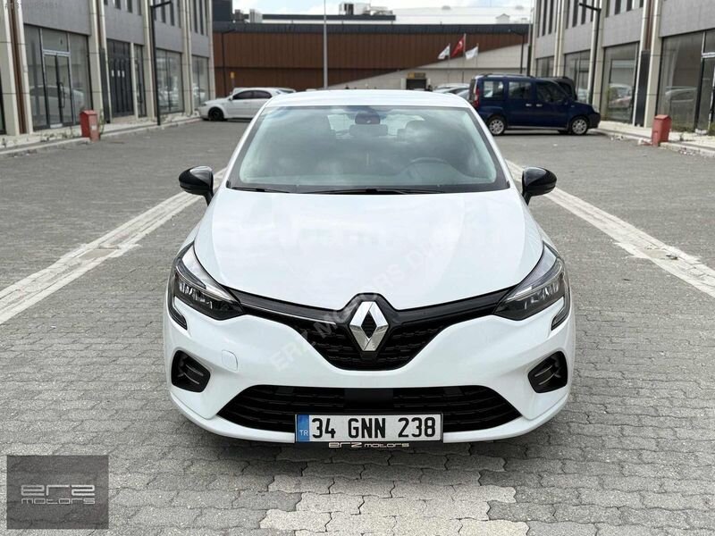 Galeriden Renault Clio 1.0 TCe Touch 2023 Model Düzce 210.000 km Beyaz