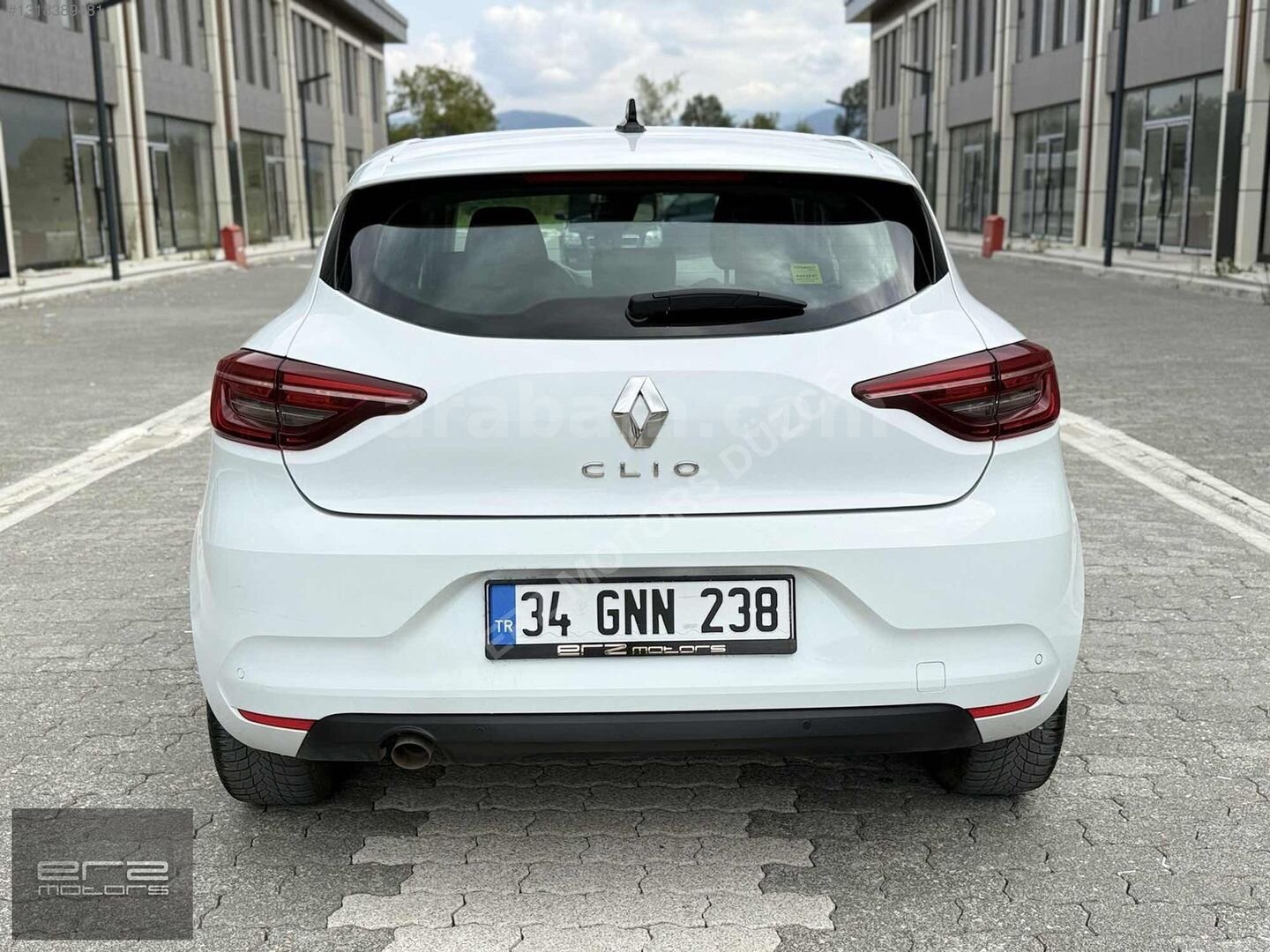 Galeriden Renault Clio 1.0 TCe Touch 2023 Model Düzce 210.000 km Beyaz 5