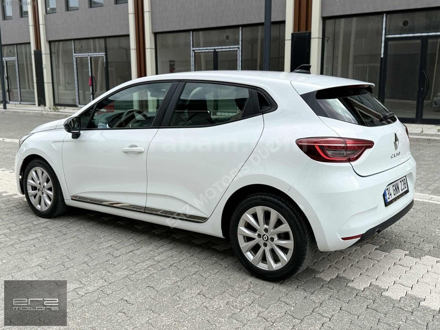 Galeriden Renault Clio 1.0 TCe Touch 2023 Model Düzce 210.000 km Beyaz 4