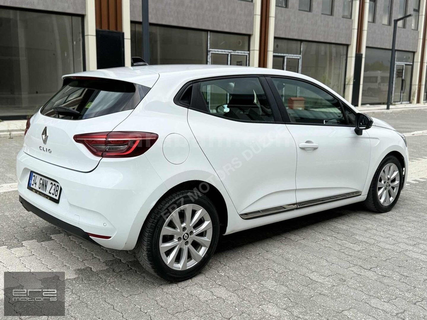Galeriden Renault Clio 1.0 TCe Touch 2023 Model Düzce 210.000 km Beyaz 6