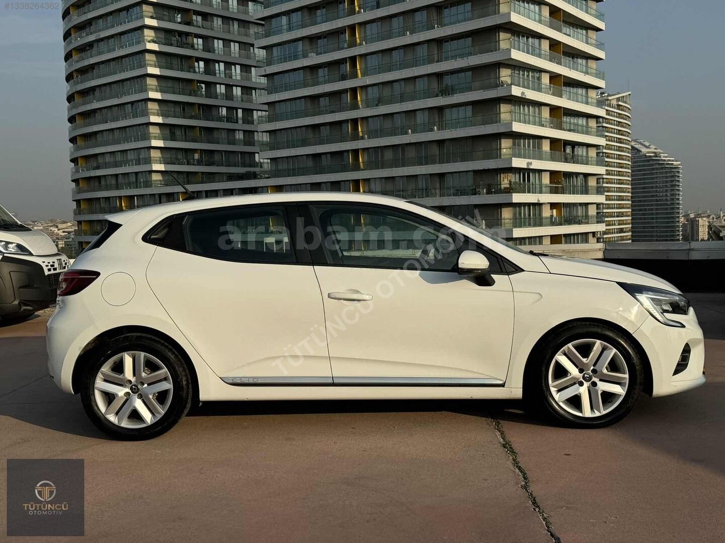 Galeriden Renault Clio 1.0 TCe Touch 2022 Model İstanbul 43.000 km Beyaz 7