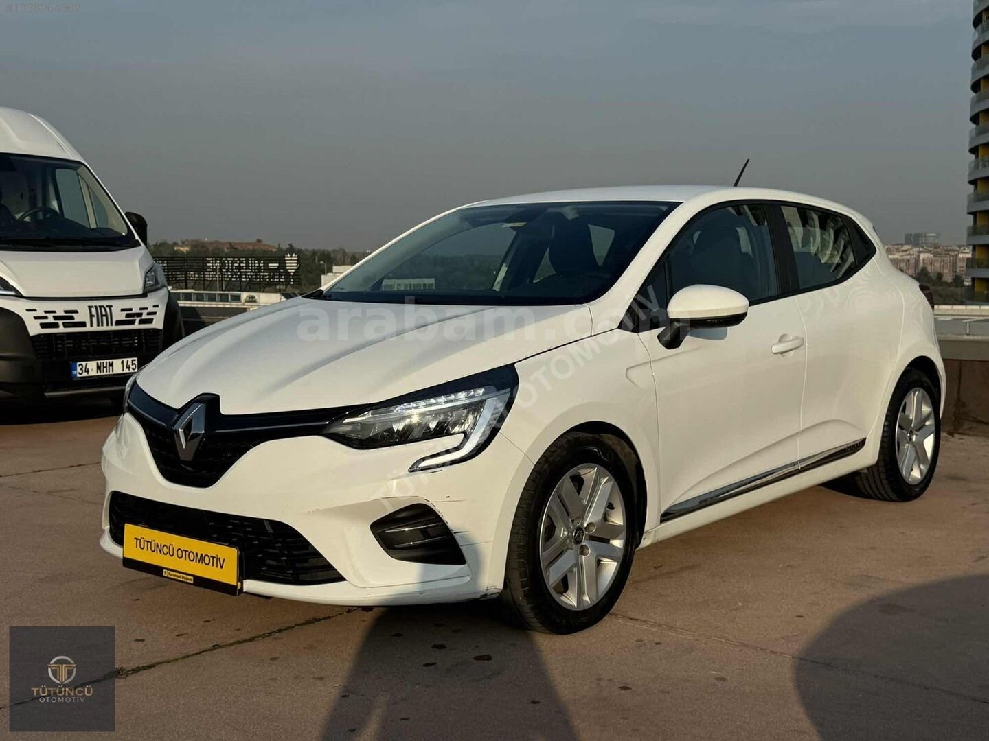 Galeriden Renault Clio 1.0 TCe Touch 2022 Model İstanbul 43.000 km Beyaz 3
