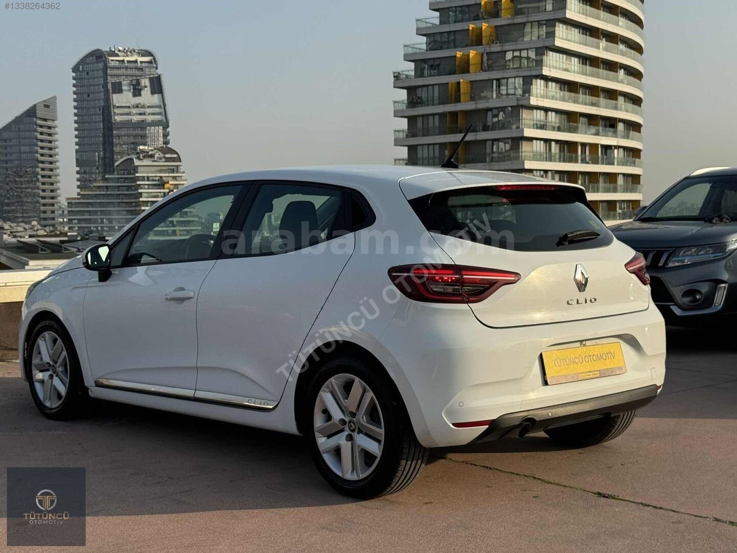 Galeriden Renault Clio 1.0 TCe Touch 2022 Model İstanbul 43.000 km Beyaz 4