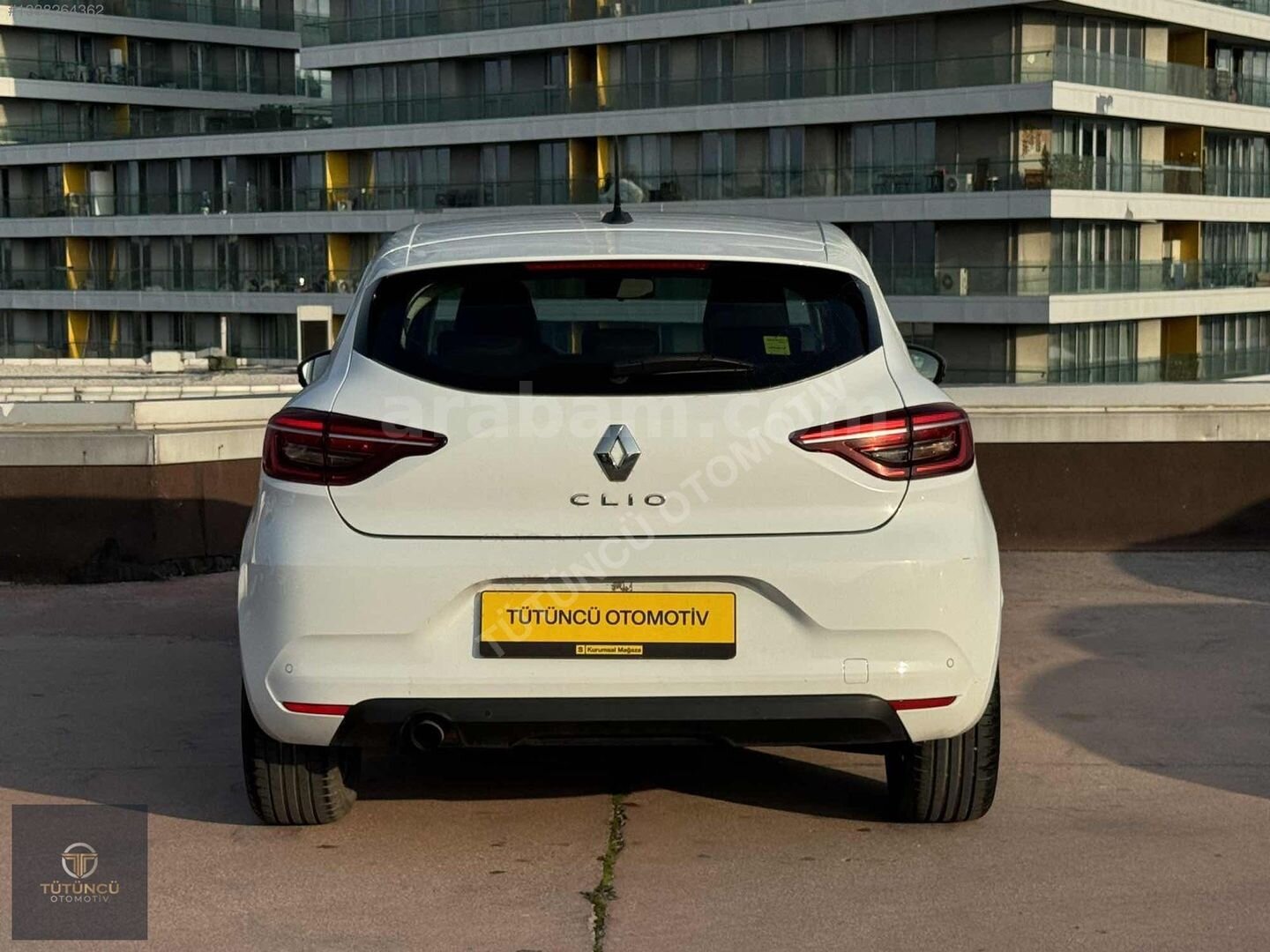 Galeriden Renault Clio 1.0 TCe Touch 2022 Model İstanbul 43.000 km Beyaz 5