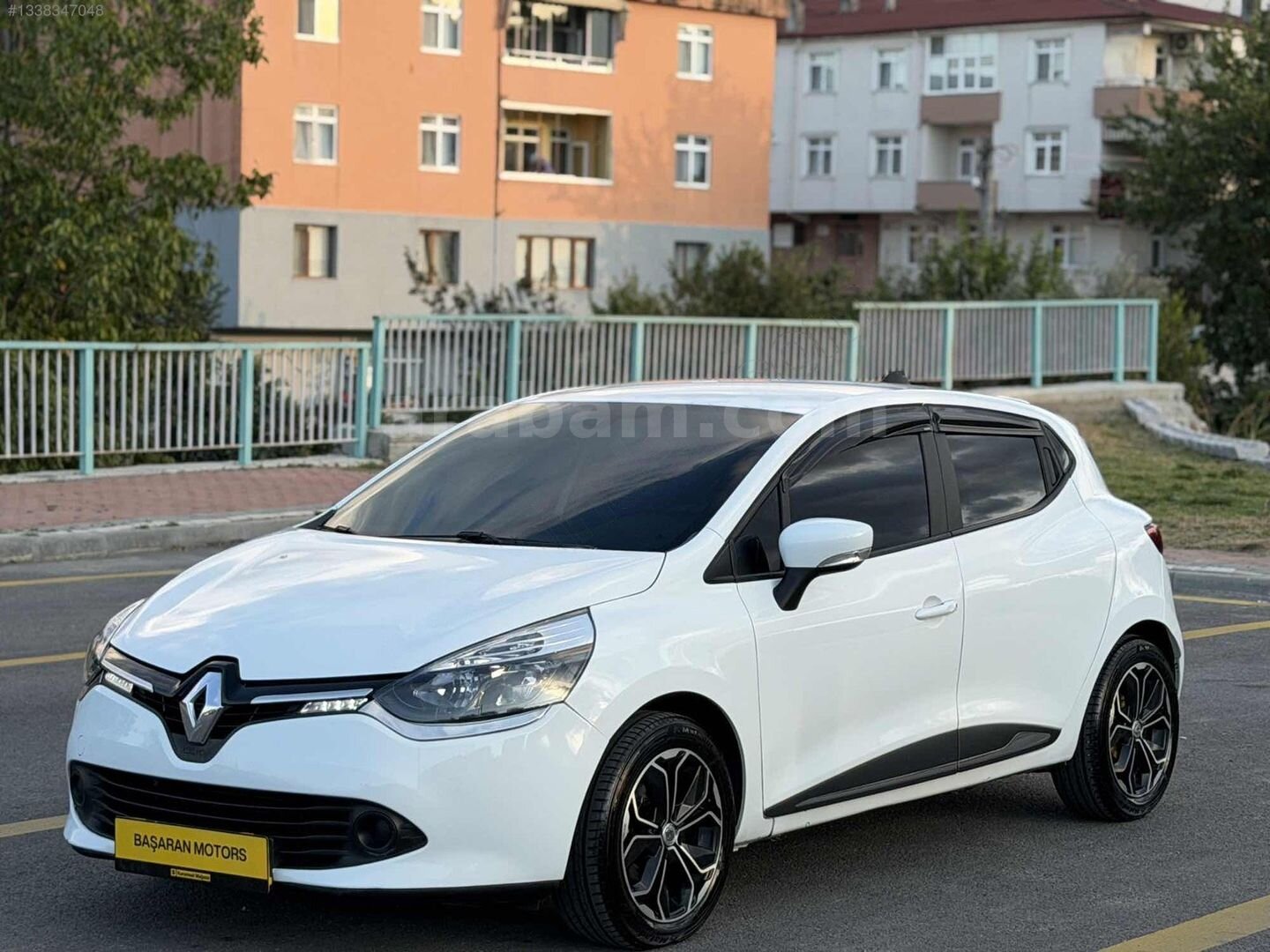 Galeriden Renault Clio 1.5 dCi Joy 2015 Model Kocaeli 214.000 km Beyaz 2