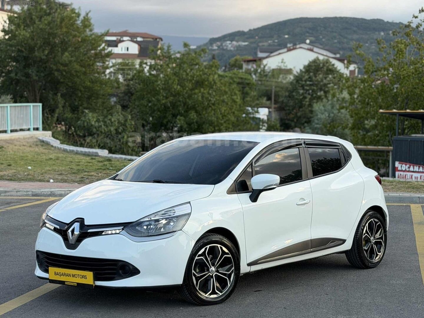 Galeriden Renault Clio 1.5 dCi Joy 2015 Model Kocaeli 214.000 km Beyaz 1