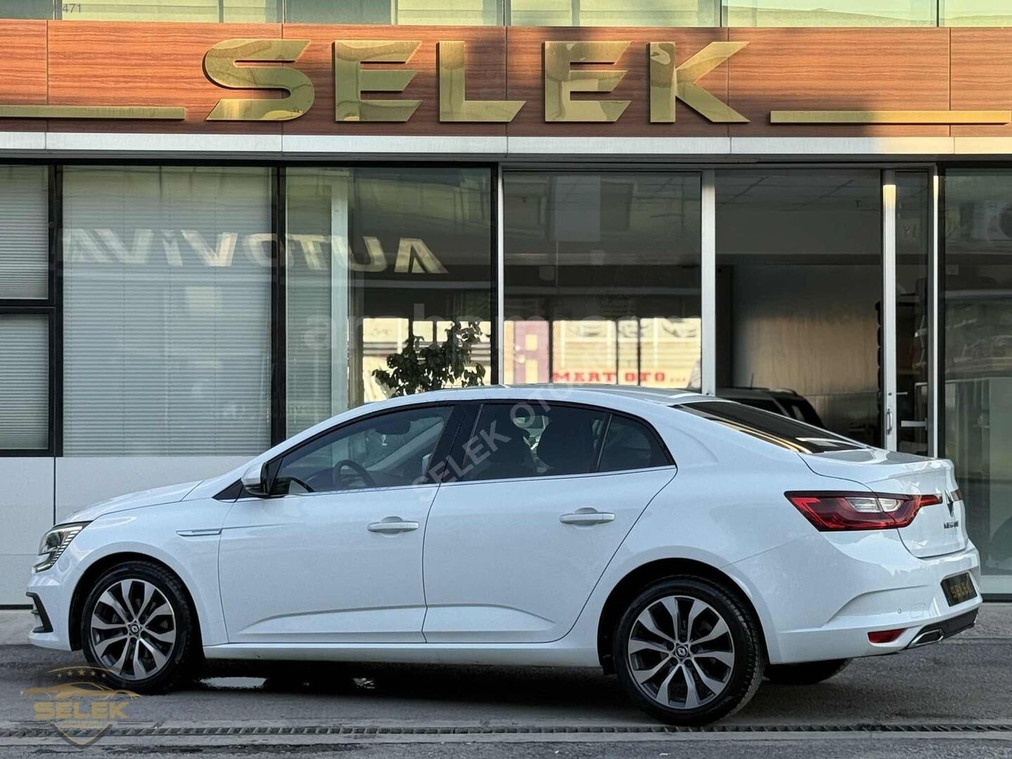 Galeriden Renault Megane 1.3 TCe Icon 2024 Model Konya 112.000 km Beyaz 7