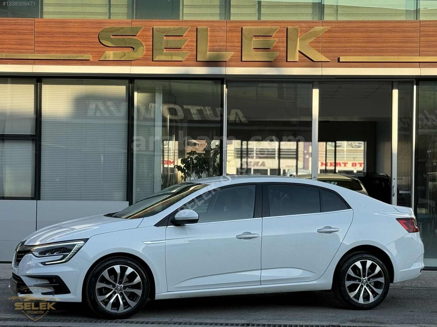 Galeriden Renault Megane 1.3 TCe Icon 2024 Model Konya 112.000 km Beyaz 3