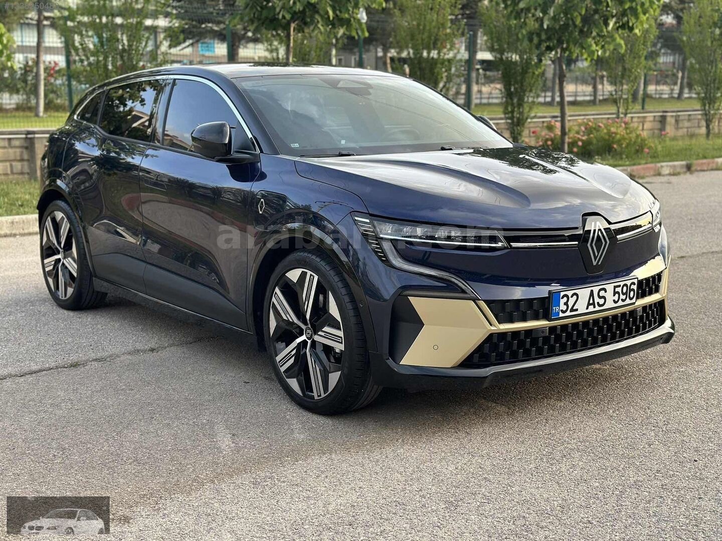 Galeriden Renault Megane E-Tech Iconic 2023 Model Isparta 39.000 km Lacivert 4