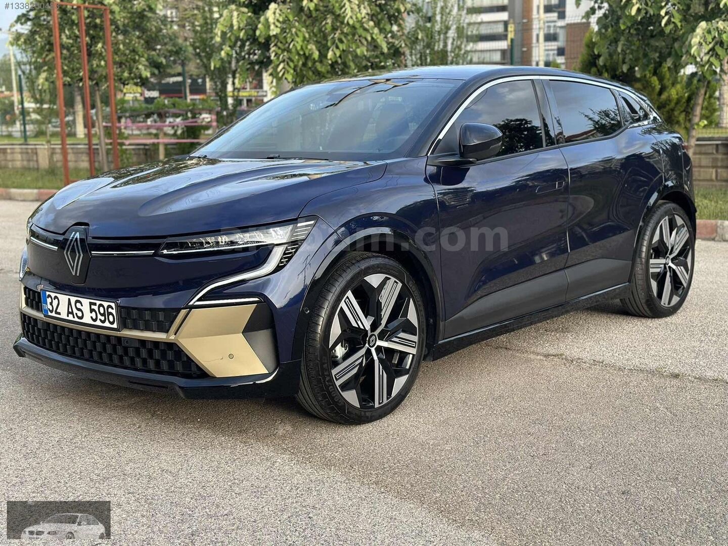Galeriden Renault Megane E-Tech Iconic 2023 Model Isparta 39.000 km Lacivert 5