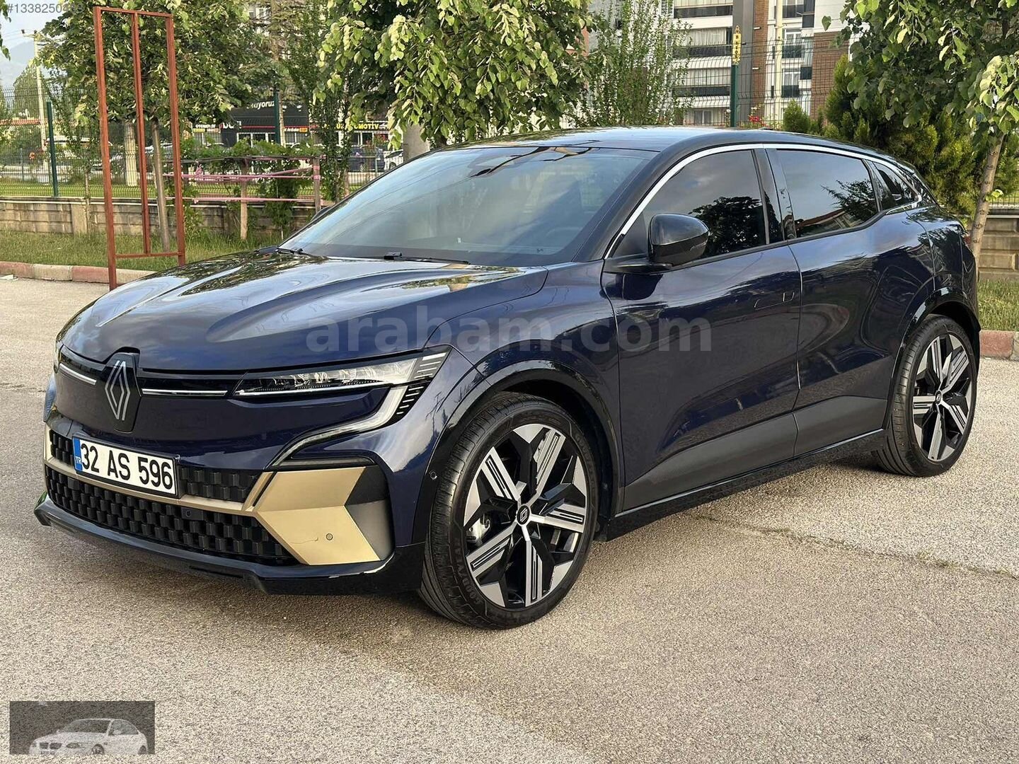 Galeriden Renault Megane E-Tech Iconic 2023 Model Isparta 39.000 km Lacivert 2