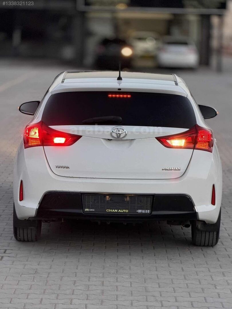 Galeriden Toyota Auris 1.4 D-4D Advance Skypack 2014 Model Kahramanmaraş 185.000 km Beyaz 5