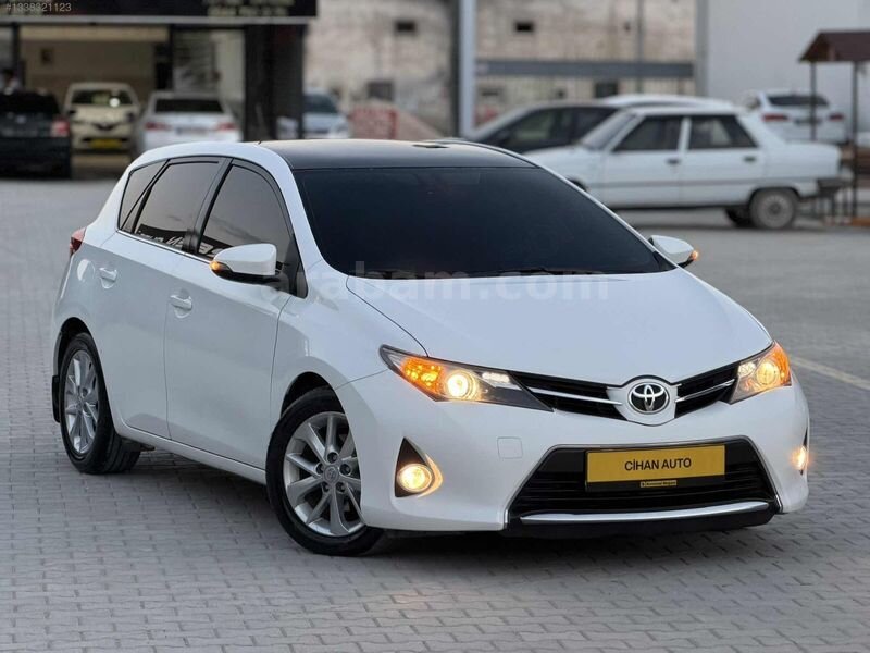 Galeriden Toyota Auris 1.4 D-4D Advance Skypack 2014 Model Kahramanmaraş 185.000 km Beyaz