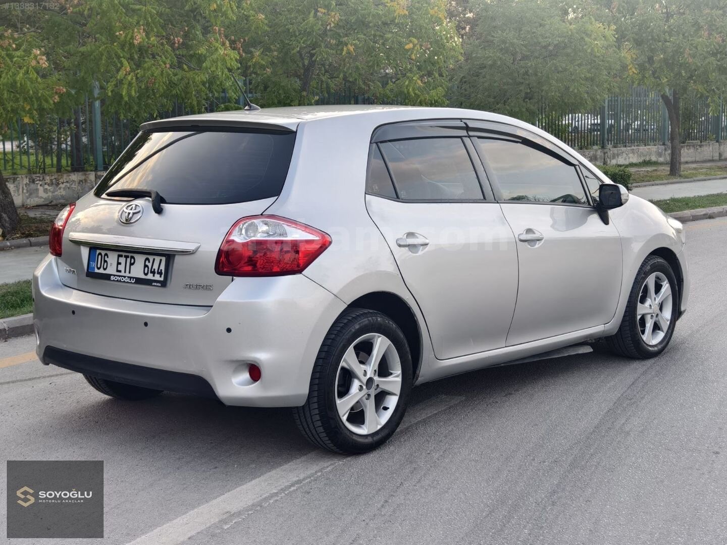 Galeriden Toyota Auris 1.6 Comfort Extra 2011 Model Ankara 168.000 km Gri 4