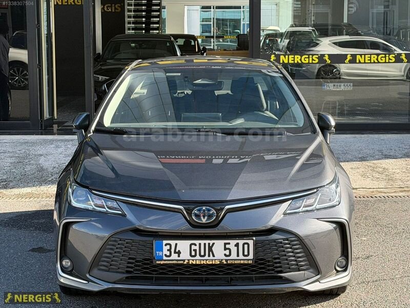Galeriden Toyota Corolla 1.8 Hybrid Dream 2023 Model İstanbul 72.000 km Gri