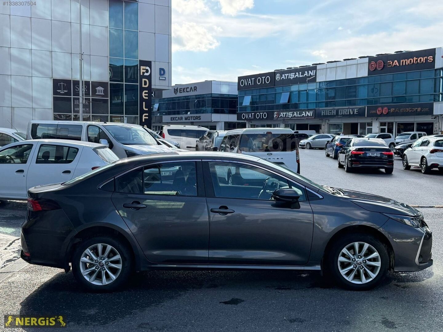 Galeriden Toyota Corolla 1.8 Hybrid Dream 2023 Model İstanbul 72.000 km Gri 7