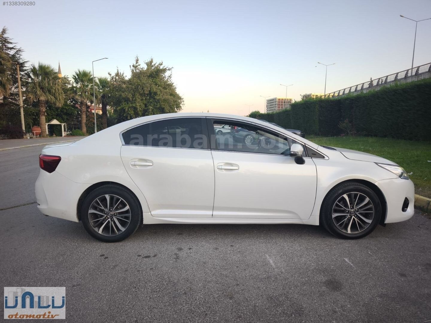 Galeriden Toyota Avensis 1.6 D-4D Premium 2017 Model Balıkesir 210.000 km Beyaz 6
