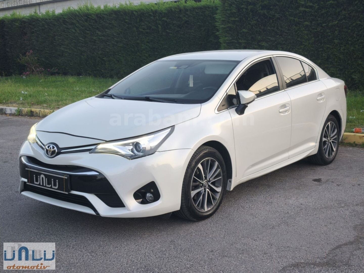 Galeriden Toyota Avensis 1.6 D-4D Premium 2017 Model Balıkesir 210.000 km Beyaz 3