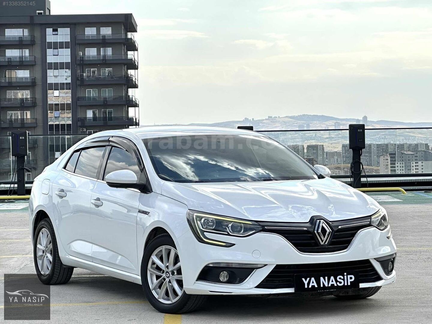 Galeriden Renault Megane 1.5 dCi Touch 2017 Model Ankara 222.000 km Beyaz 3