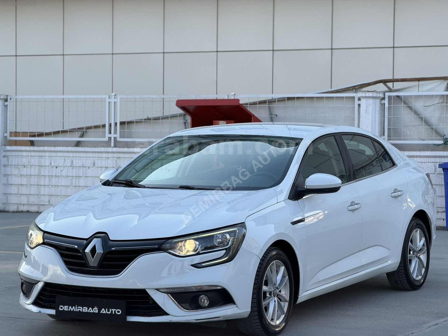 Galeriden Renault Megane 1.5 dCi Touch 2019 Model Elazığ 185.000 km Beyaz 1