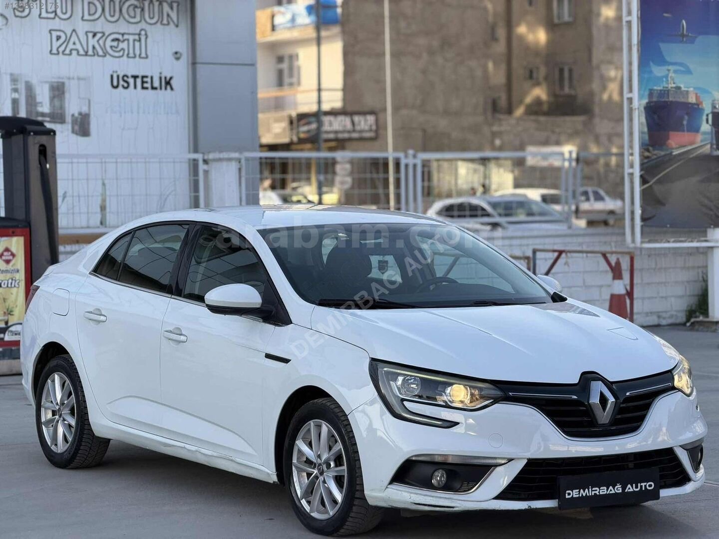 Galeriden Renault Megane 1.5 dCi Touch 2019 Model Elazığ 185.000 km Beyaz 2