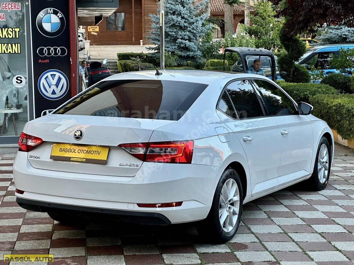 Galeriden Skoda SuperB 1.6 TDI Style 2018 Model Tokat 174.000 km Beyaz 7