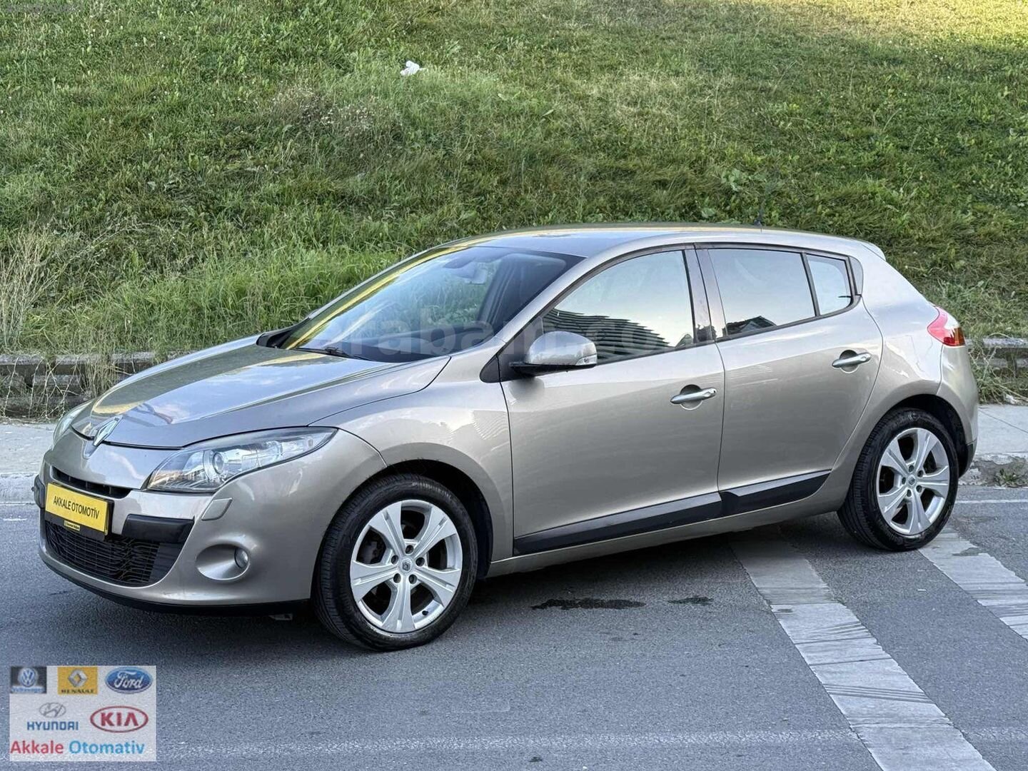 Galeriden Renault Megane 1.4 T Impressor 2010 Model İstanbul 195.000 km Kahverengi 3
