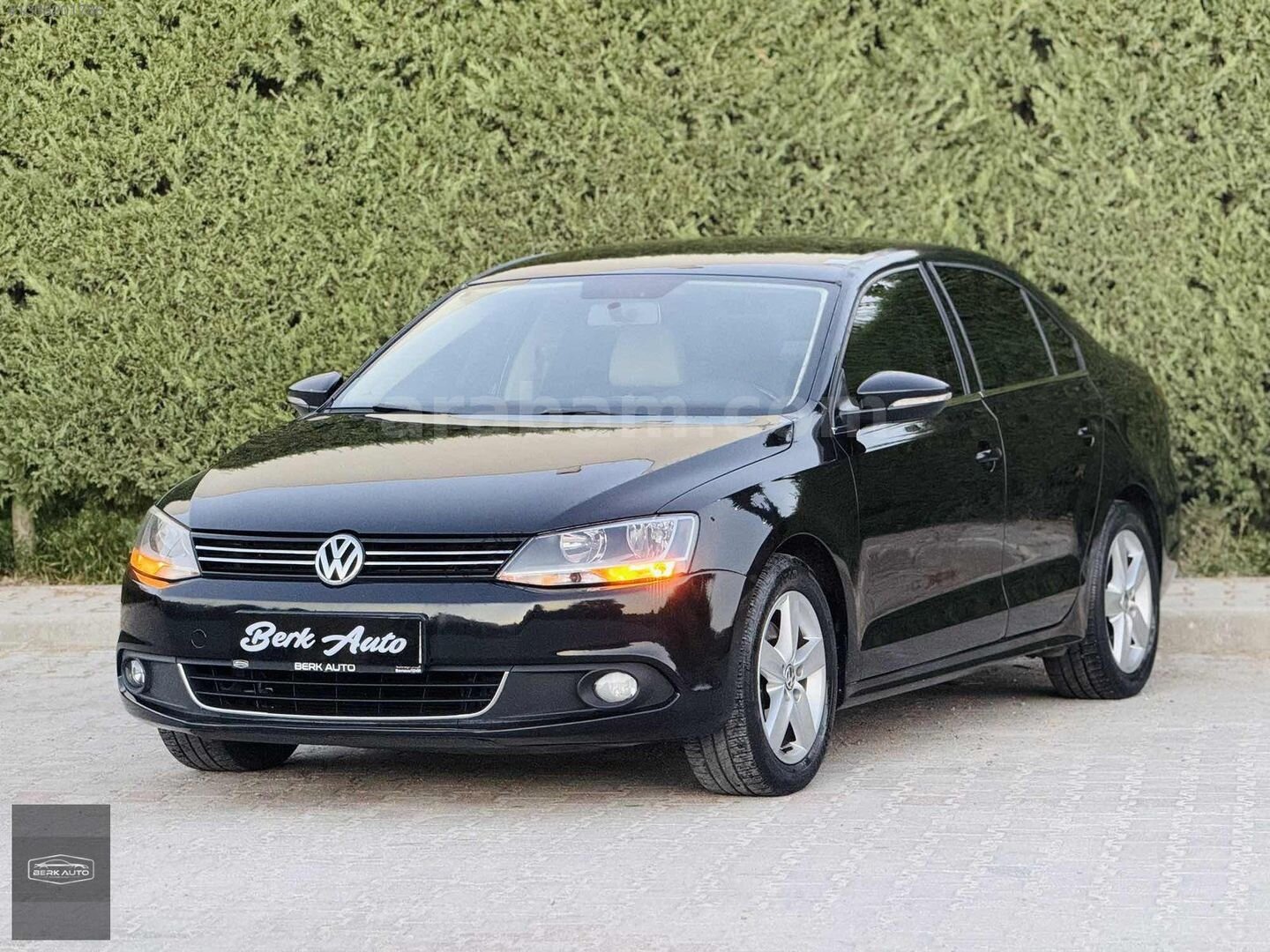 Galeriden Volkswagen Jetta 1.6 TDi Trendline 2014 Model İzmir 250.000 km Siyah 7
