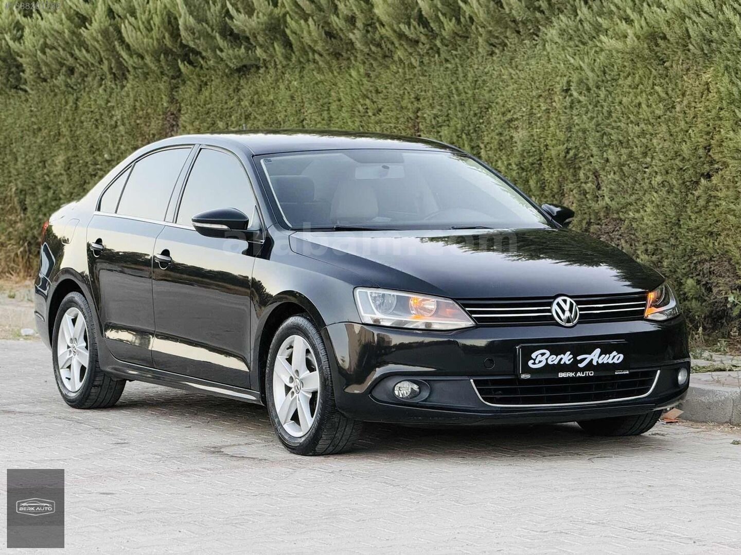 Galeriden Volkswagen Jetta 1.6 TDi Trendline 2014 Model İzmir 250.000 km Siyah 5