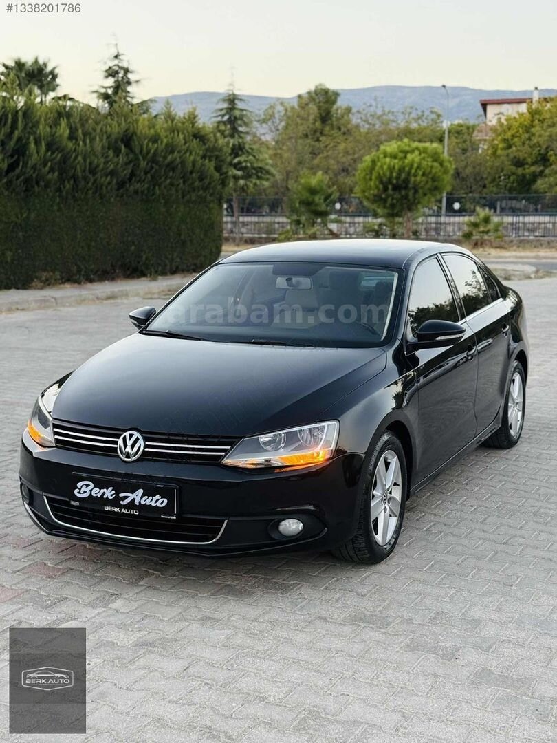 Galeriden Volkswagen Jetta 1.6 TDi Trendline 2014 Model İzmir 250.000 km Siyah 6
