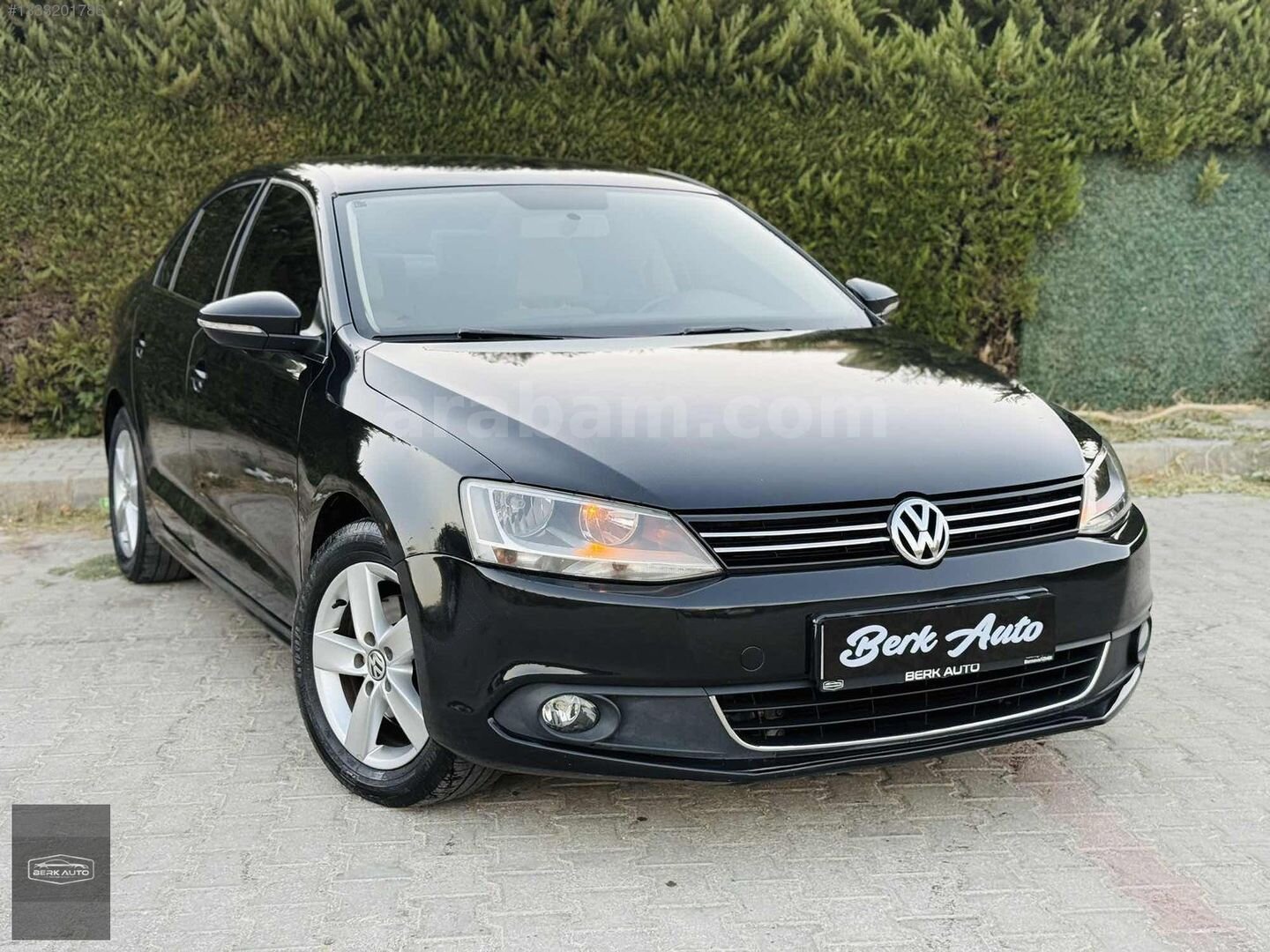 Galeriden Volkswagen Jetta 1.6 TDi Trendline 2014 Model İzmir 250.000 km Siyah 4