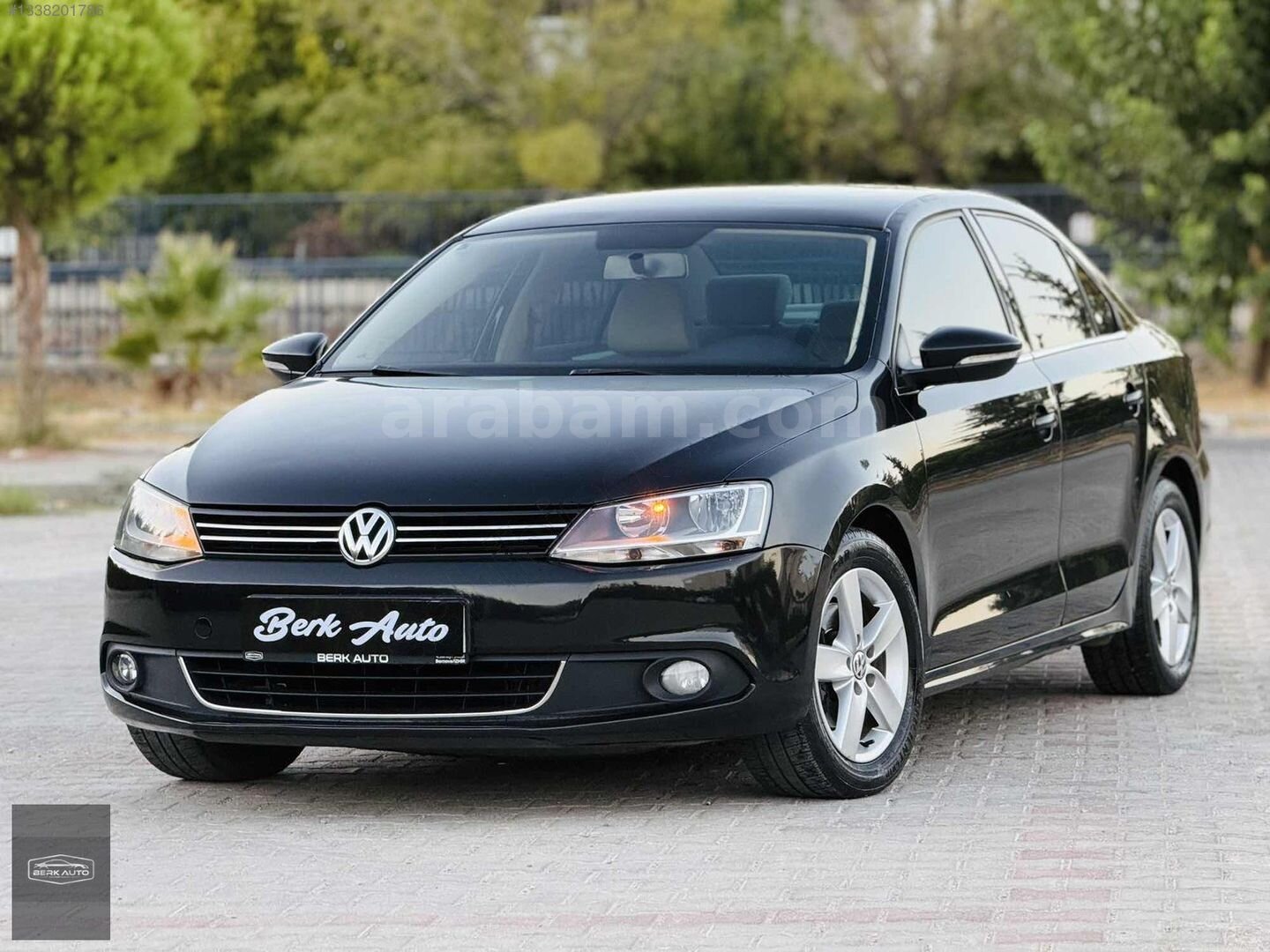 Galeriden Volkswagen Jetta 1.6 TDi Trendline 2014 Model İzmir 250.000 km Siyah 1