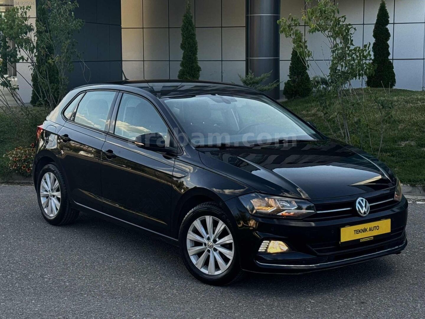 Galeriden Volkswagen Polo 1.0 TSi Highline 2017 Model Erzurum 93.000 km Siyah 1