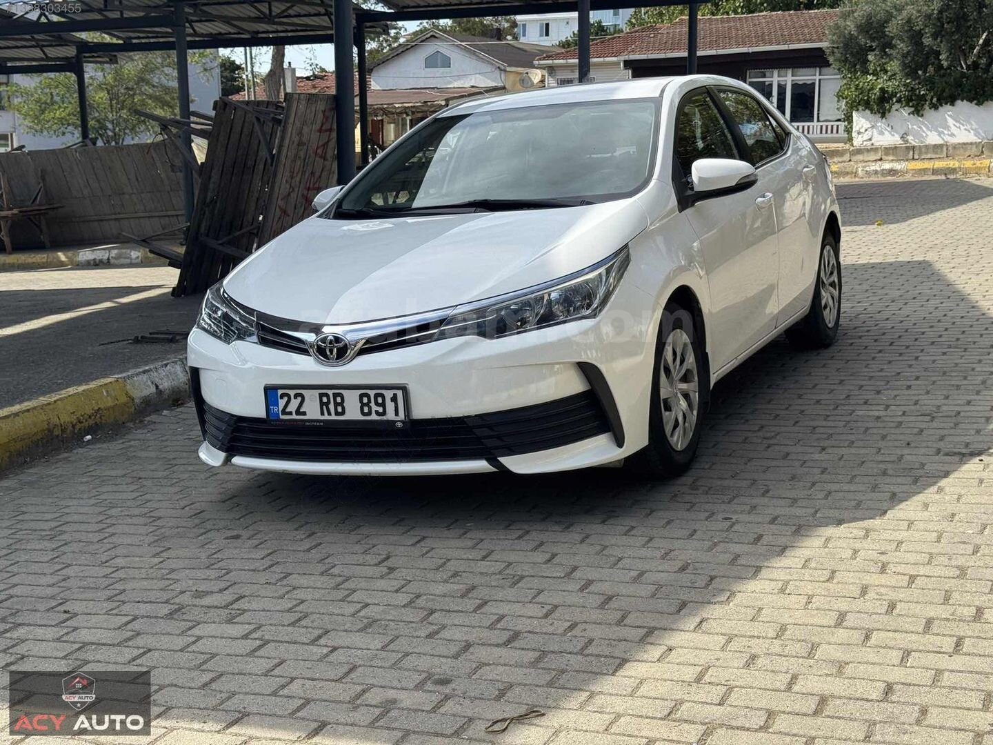 Galeriden Toyota Corolla 1.33 Life 2016 Model İstanbul 190.000 km Beyaz 3